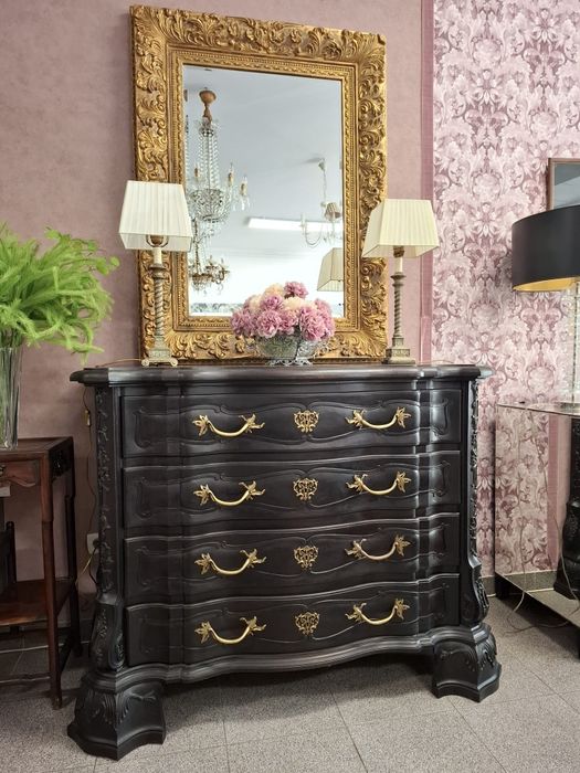 Cómoda D. José de Grande Dimensão - Elegância Clássica e Sofisticação