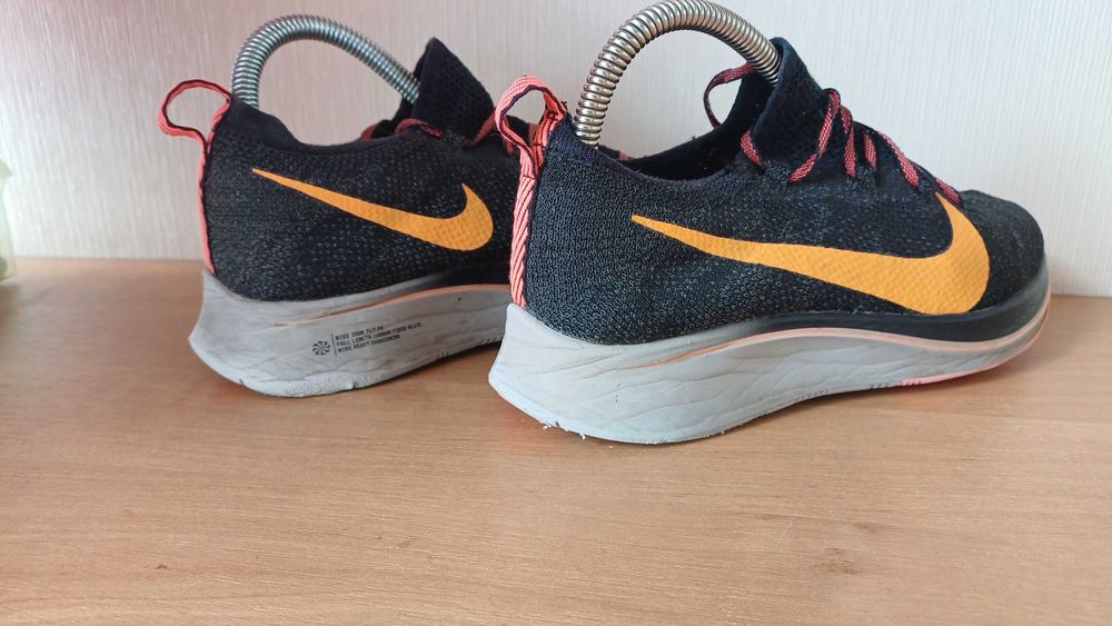 Підліткові дихаючи кросівки nike zoom fly р.38,5ст.24,5см оригінал