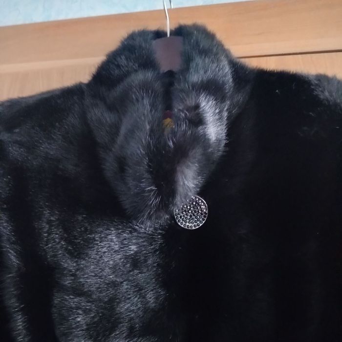 Продам натуральну норкову жіночу довгу шубу в ідеальному стані