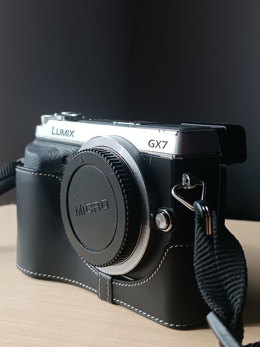 Panasonic GX7 + Lente Lumix 14-42 mm