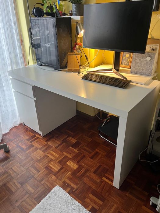 MALM secretária 140cm x 65cm