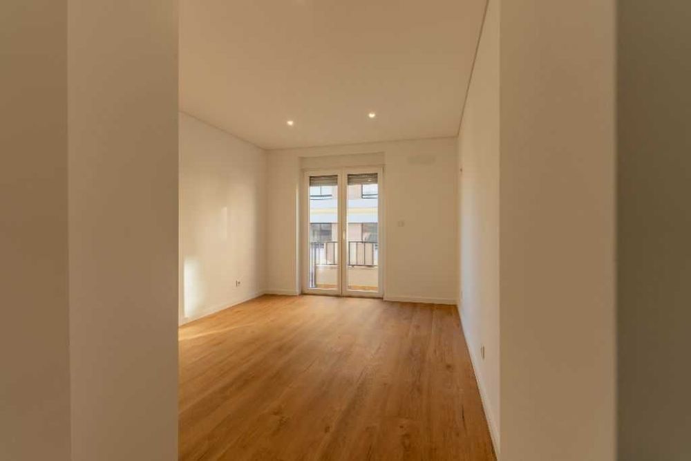 Apartamento T3 totalmente remodelado e com garagem - Santarém
