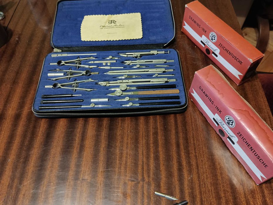 Zabytkowy zestaw kreślarski z cyrklami technicznymi Richter z NRD DDR