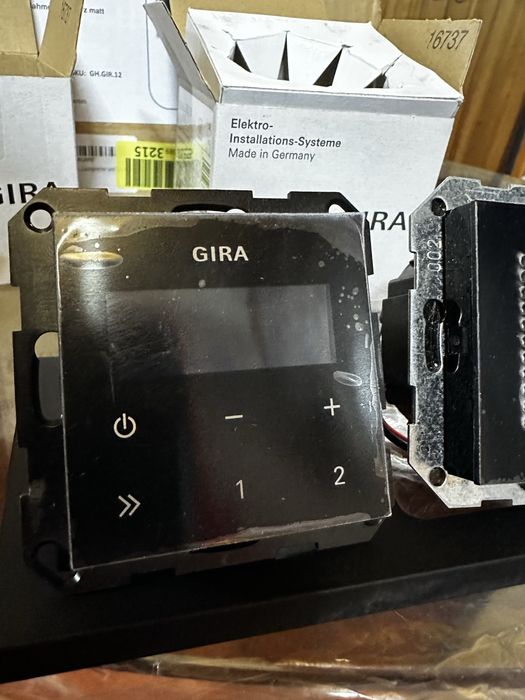 Радіо прихованого монтажу з функцією RDS з динаміком Gira, system 55