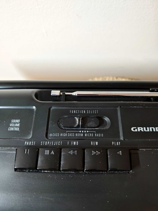 Radiomagnetofon kaseciak GRUNDIG RR1250 – sprawny, super stan, klasyk.
