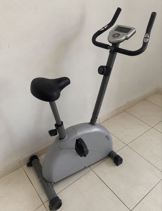 Bicicleta  Estatica com painel Digital e cinta Polar T31