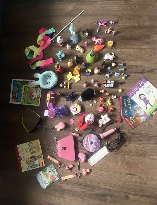 Mega zestaw zabawek dla dziewczynki_ torebki_figurki_zawieszki