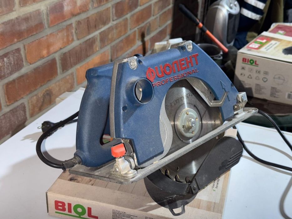Пила торцрвочна Фіолент 75 в доброму стані
