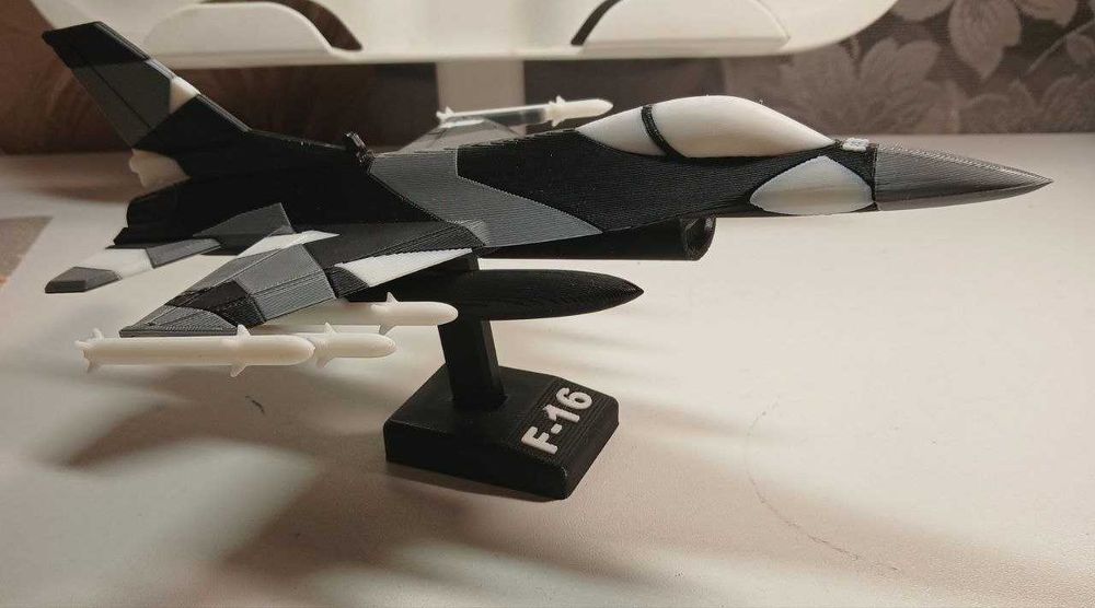 F16 літак винищувач маштаб 1:72 F16 (самолёт  истребитель)