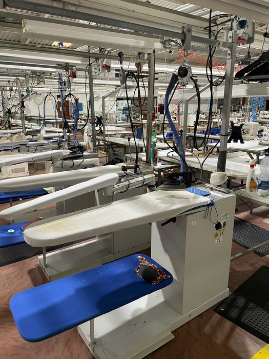 Mesa de Passar a Ferro Bico de Pato - Usadas