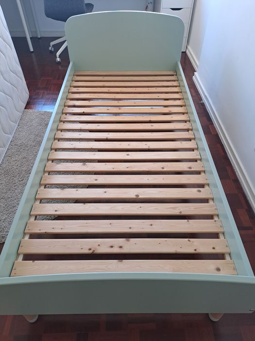 Cama de criança e colchão
