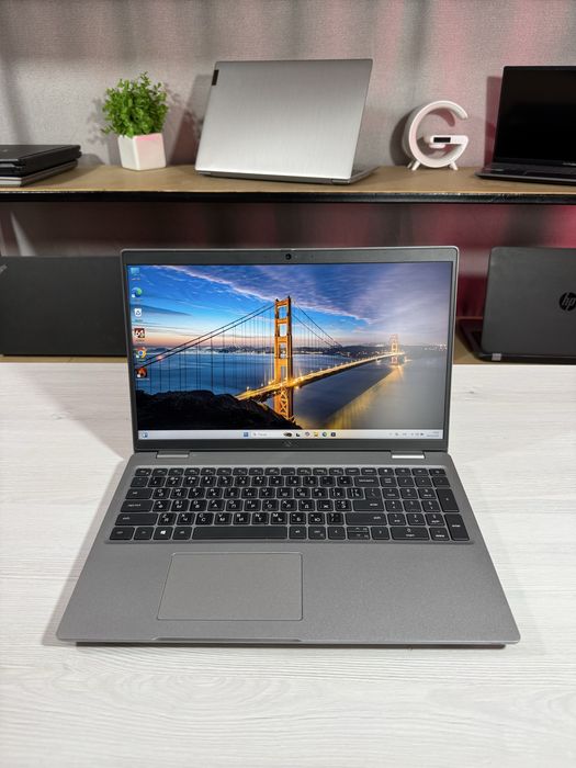 Ноутбук Dell Latitude 5521/i5-11400H/16 Gb/SSD 256 Gb/Intel UHD Graphics
