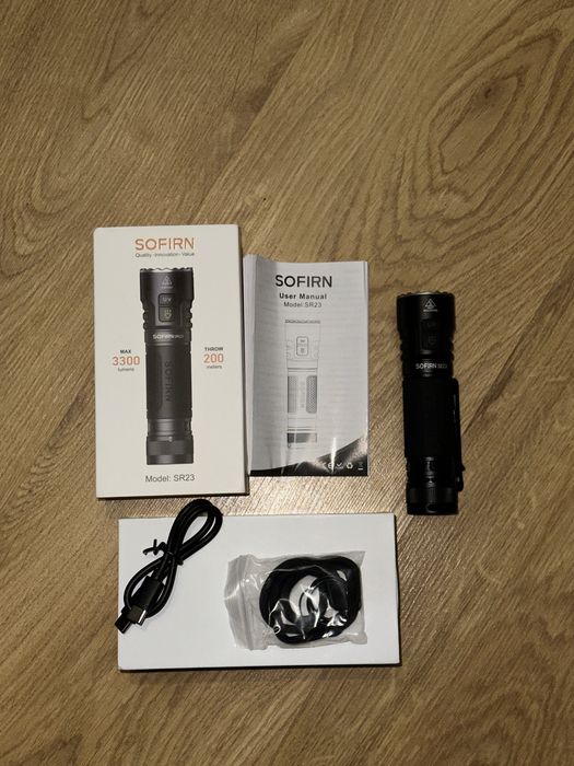 Sofirn sr23 mocna latarka 21700 UV
