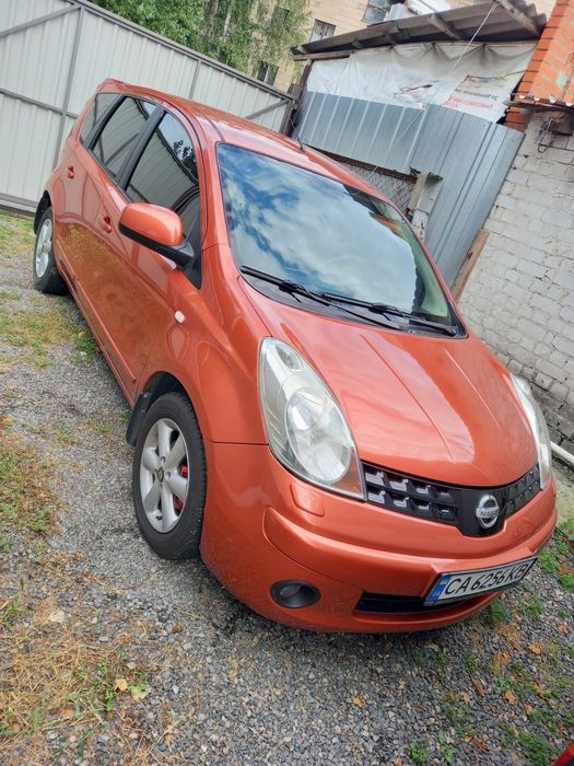 Авто.Nisan nout 1.6i
