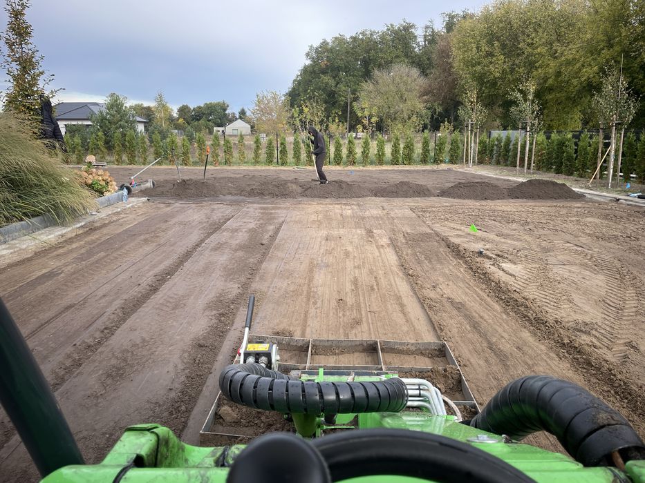 Roboty ziemne usługi minikoparka miniładowarka AVANT JCB bobcat