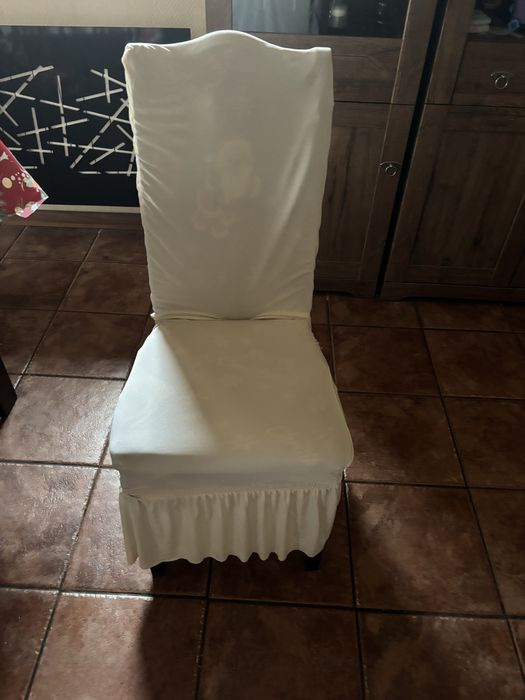 Bezowe pokrowce na krzesla z falbanami, 10 sztuk