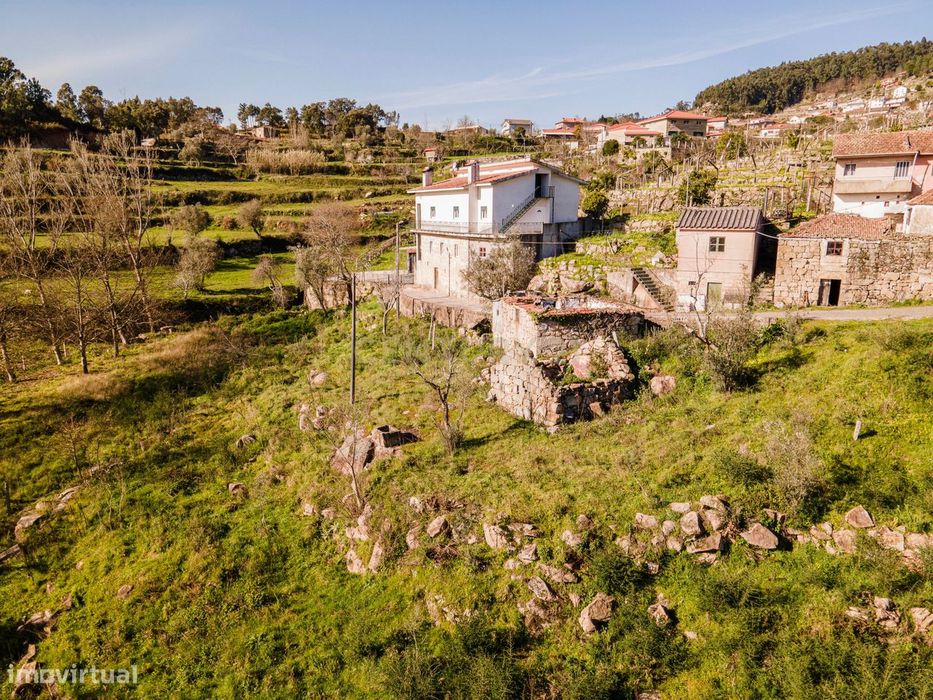 Moradia em Ruína com Terreno em Penhalonga