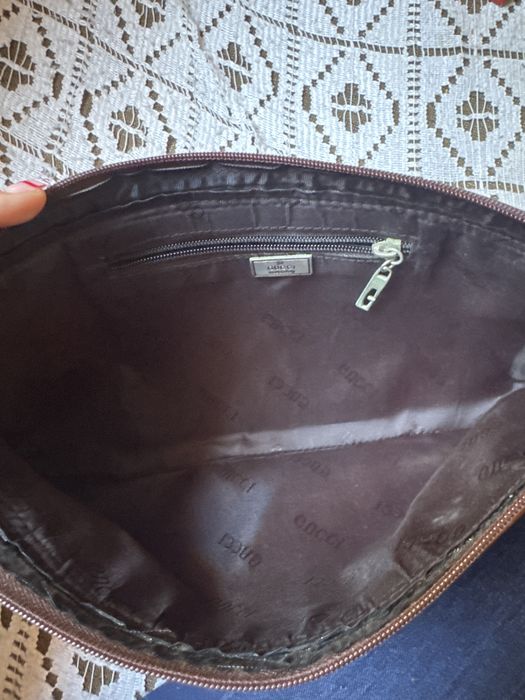 Bolsa de ombro castanha padrão GG