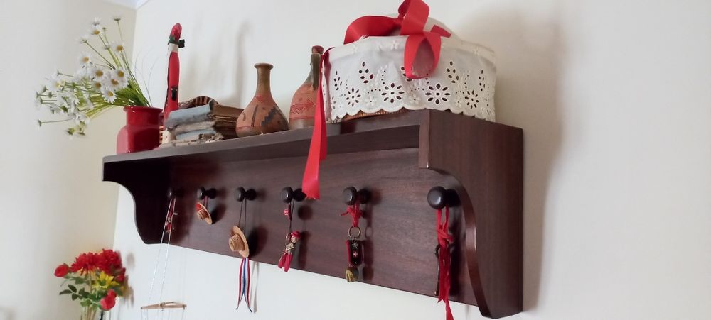 Cabide de parede em madeira