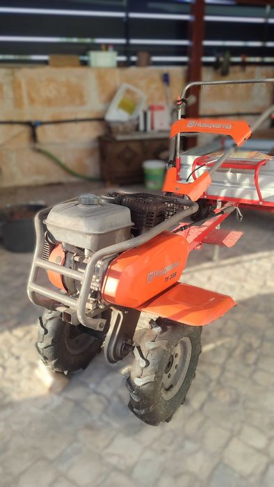 Motoenxada Husqvarna TF338 + reboque metálico + kit rodas + fresas (2022)