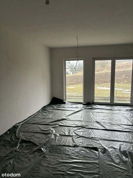 Nowoczesny szeregowiec z garażem i strychem