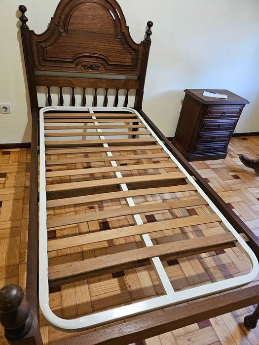 Cama solteiro com estrado