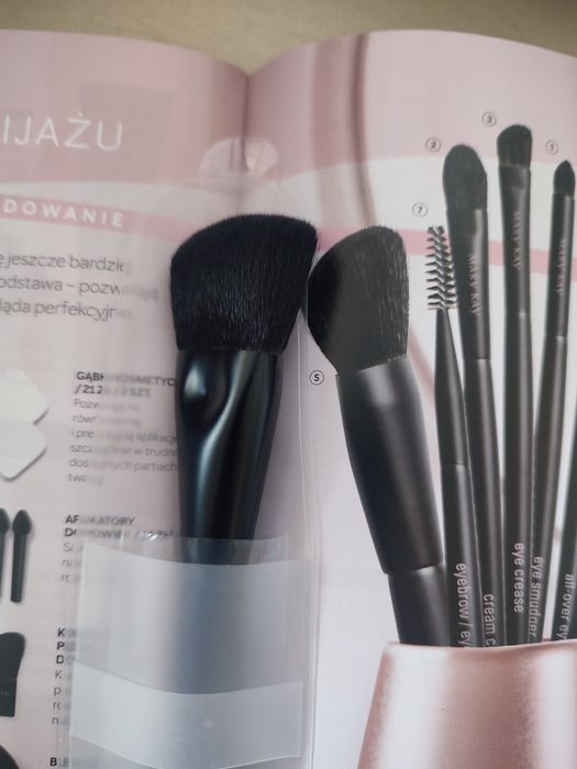 Nowy pędzel do różu Mary Kay