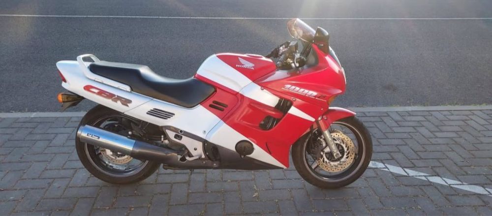 Cbr 1000f  troca ou venda