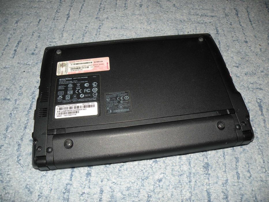 Нетбук Acer eMachines (2Гб DDR3 / 320Гб/ робочий/ сумка)