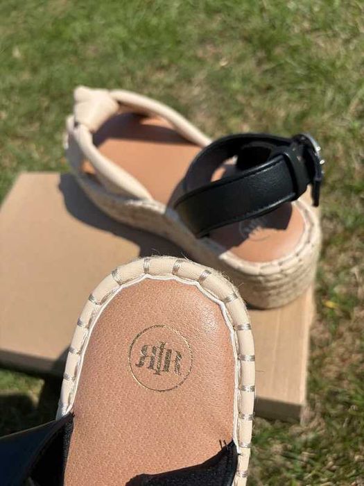 Sandały espadryle beżowe z plecioną jutową platformą