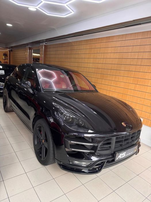 Porsche Macan Turbo Performance Package