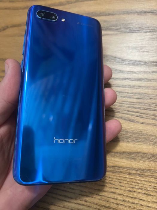Подам смартфон HONOR 10