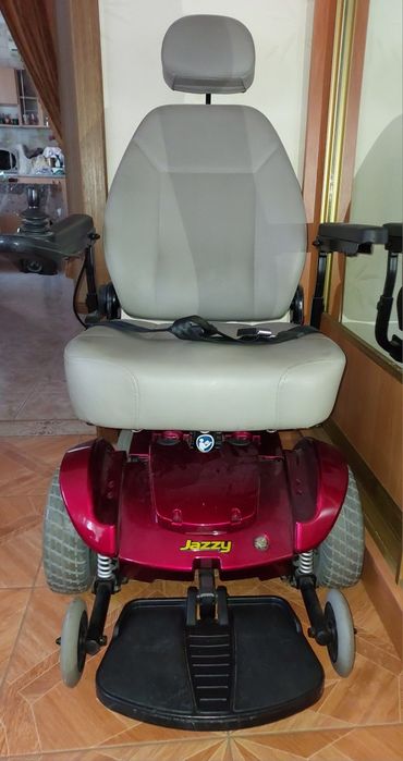 Инвалидная коляска с электроприводом