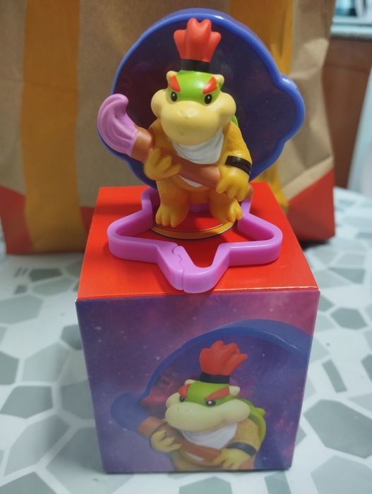 Figurino do jogo super Mario da McDonald's