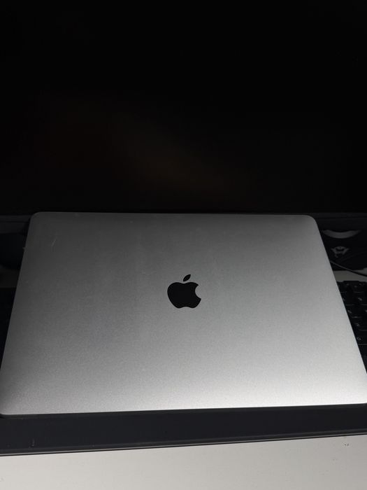 Apple MacBook Air 13-calo  A1932
