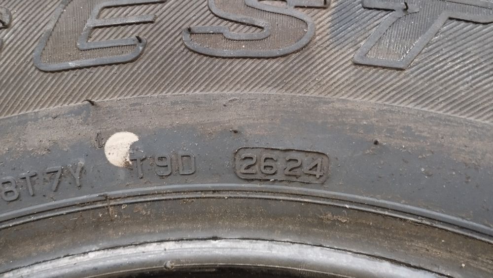 Pneu Bridgestone Dueler A/T 265/65 R17 (novo, DOT 2624)