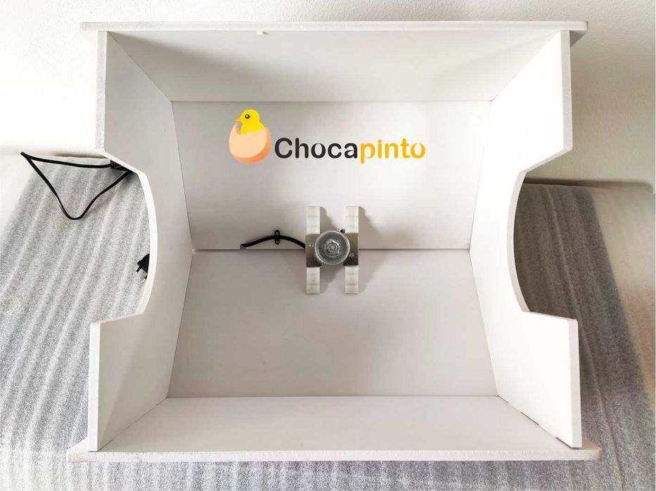 Chocadeira / Incubadora 24ovos + Criadeira