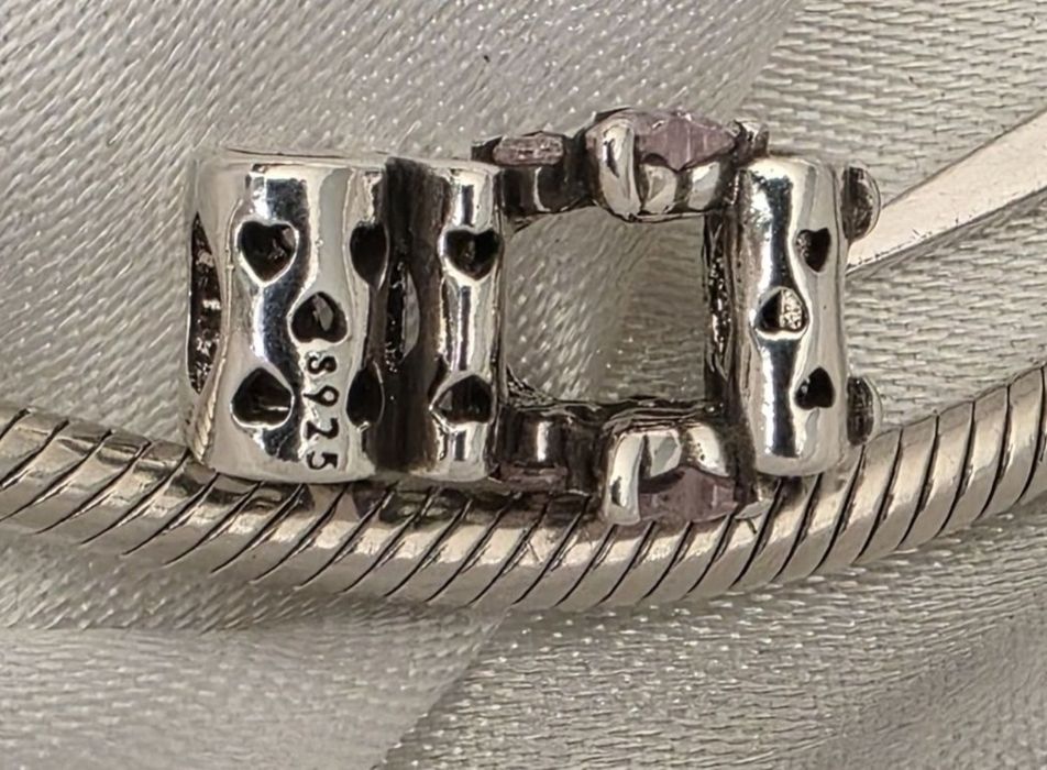 Charms srebrny dwustronny duży zawieszka łapka love pupil
