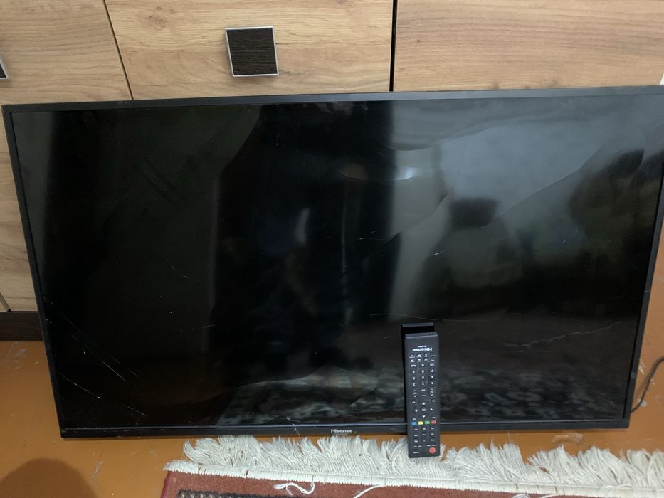 Hisense H40B5100 разбитый на запчастия ( разбит только экран)