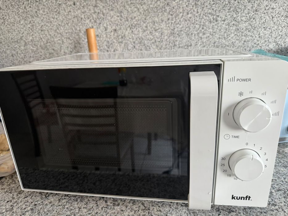 Micro-ondas 20l a funcionar perfeitamente