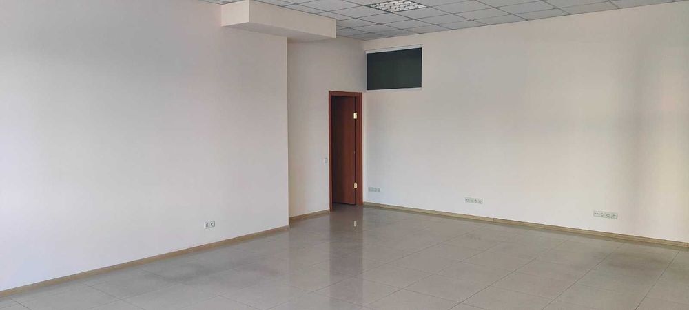 Продам офісне приміщення 147 кв.м в ТЦ Курчатовський (ОП)