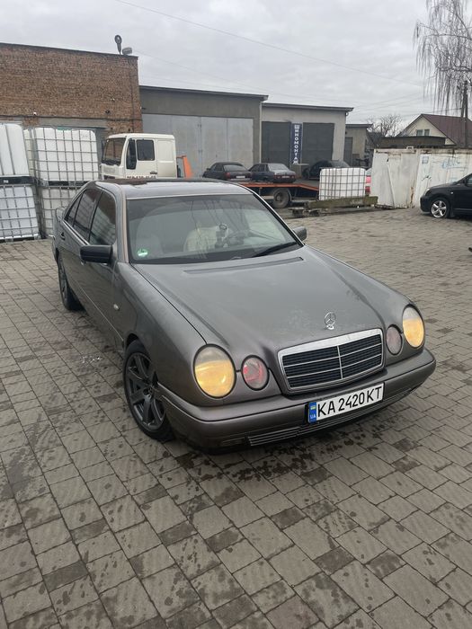 Продам mercedes w210