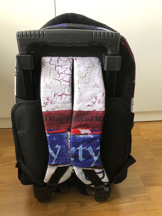 Mochila escolar com rodas nova