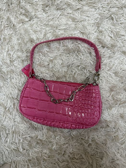 Сумка рожева з ланцюгом