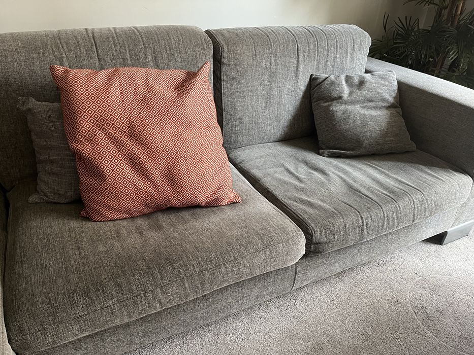 Sofá com chaiselongue, em tecido, cor cinzento