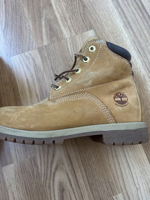 Botas timberland com muito pouco uso  praticamente novas