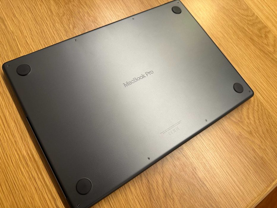 MacBook Pro 16” M3 Pro – 18GB RAM/512GB SSD – Space Black – Teclado PT