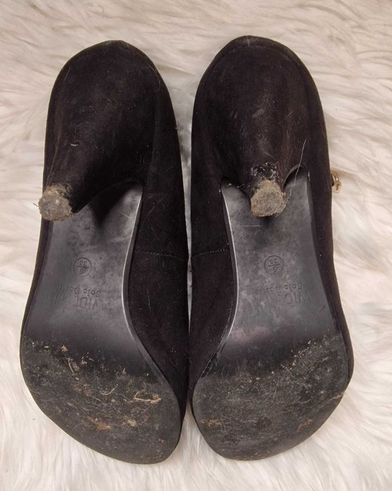 Sapatos de Salto Alto em Camurça Preta