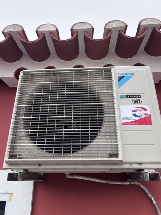 2x Ar Condicionado Daikin Chão Perfera Bluevolution 9000 BTU (Como Novos)