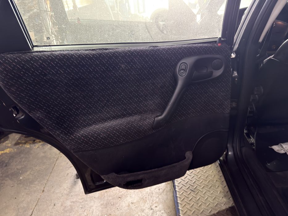 CONJUNTO DE BANCOS E QUARTELAS EM PELE OPEL VECTRA B